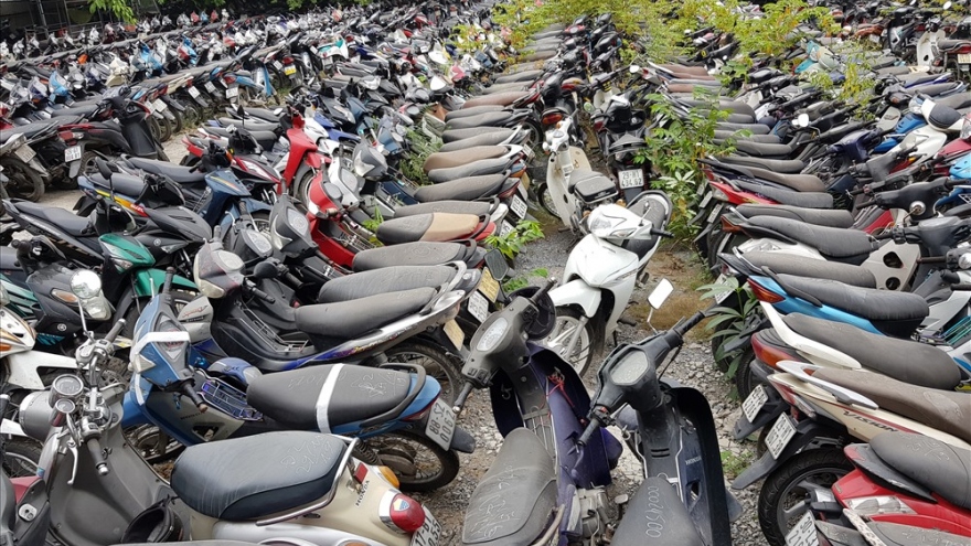 Choáng ngợp tại "nghĩa địa xe" vi phạm giao thông ở Hà Nội